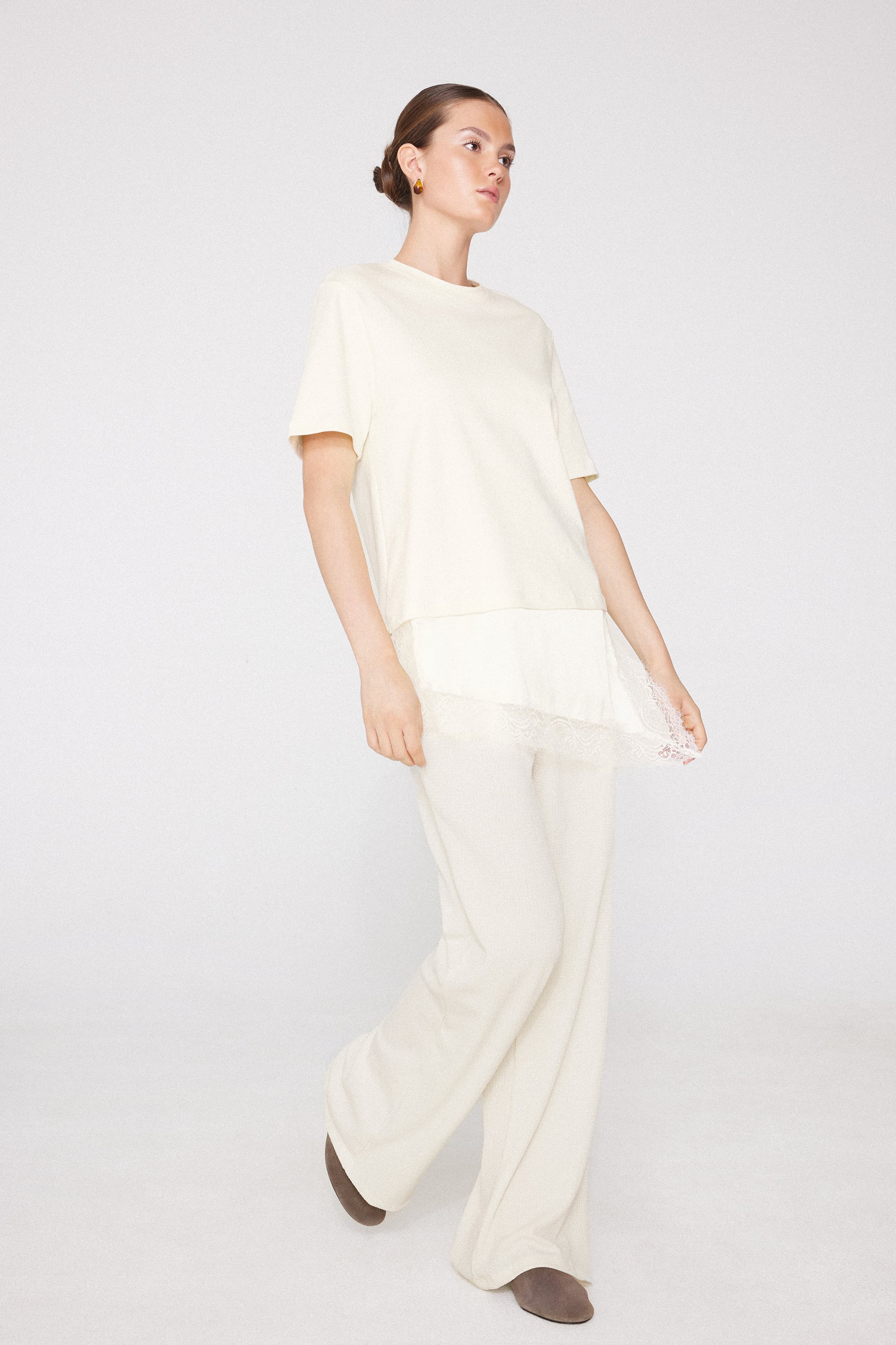 T-Shirt Cotone con Inserto Raso e Pizzo