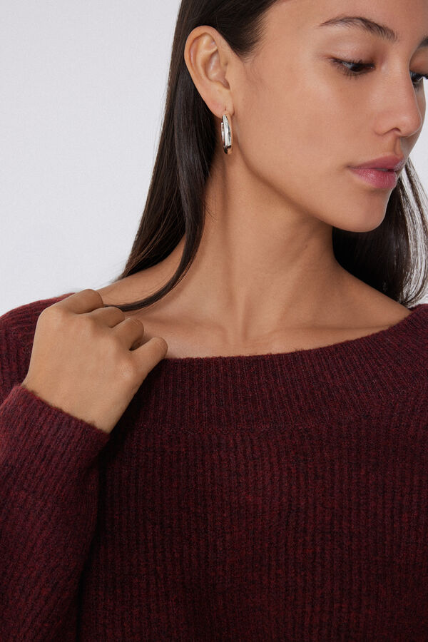 Lang&auml;rmeliger Ripppullover mit U-Boot-Ausschnitt  