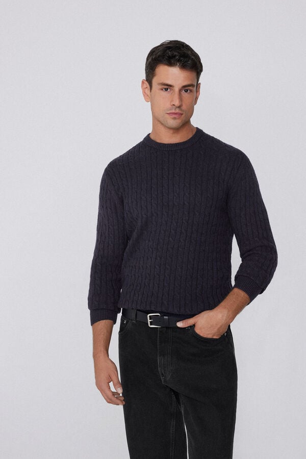 Плотный Джемпер с Круглым Вырезом и Узором &laquo;Косы&raquo;  