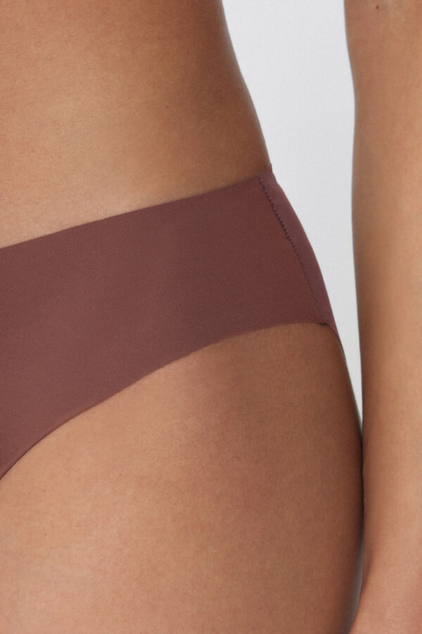 L&eacute;zerv&aacute;gott Bugyi &Uacute;jrahasznos&iacute;tott Mikrosz&aacute;las Anyagb&oacute;l  