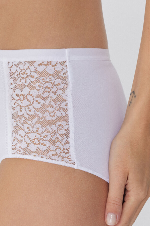 Magas Derek&uacute; Pamut &eacute;s &Uacute;jrahasznos&iacute;tott Csipke Bugyi  