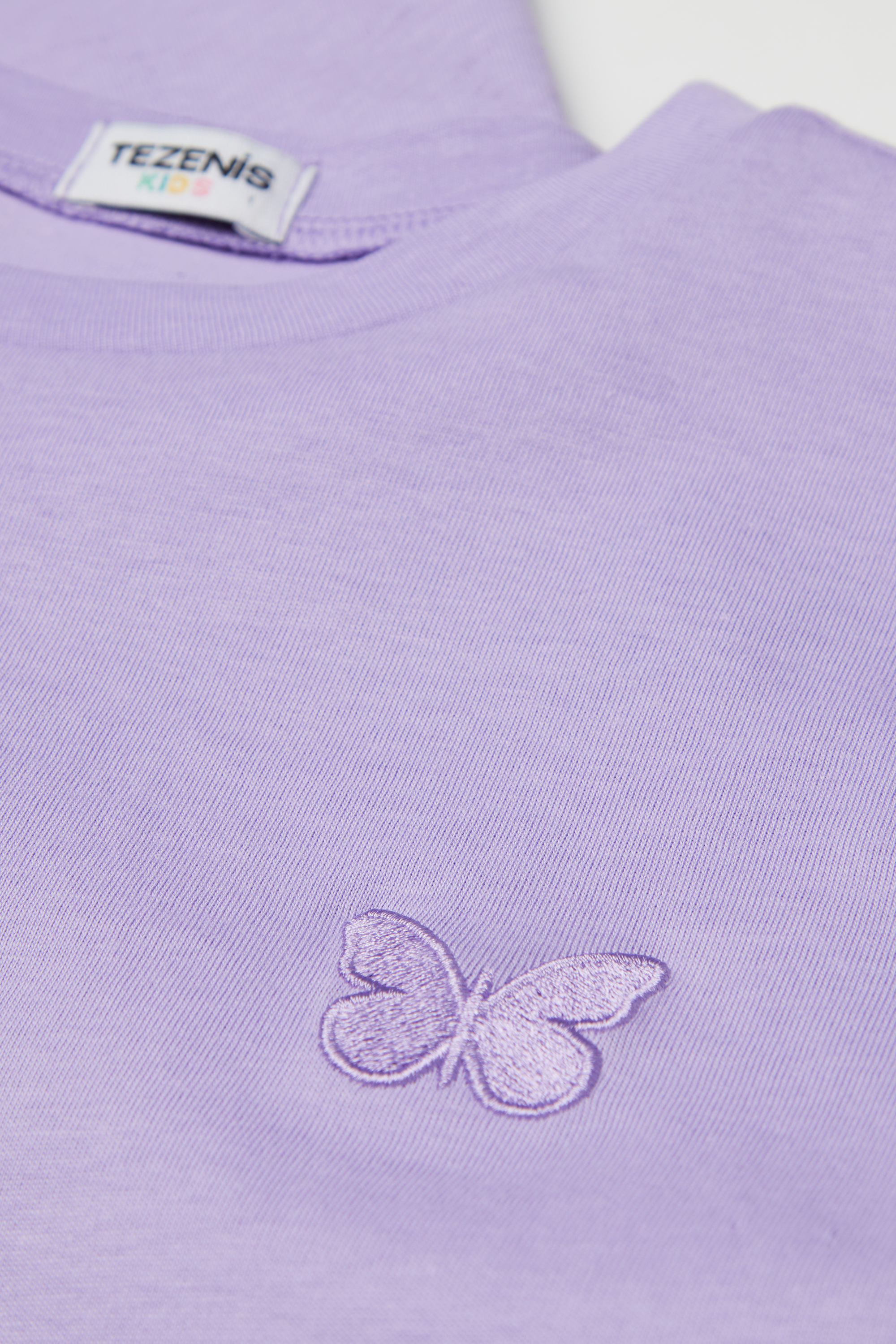 T-Shirt Algod&atilde;o Decote Redondo com Bordado Menina