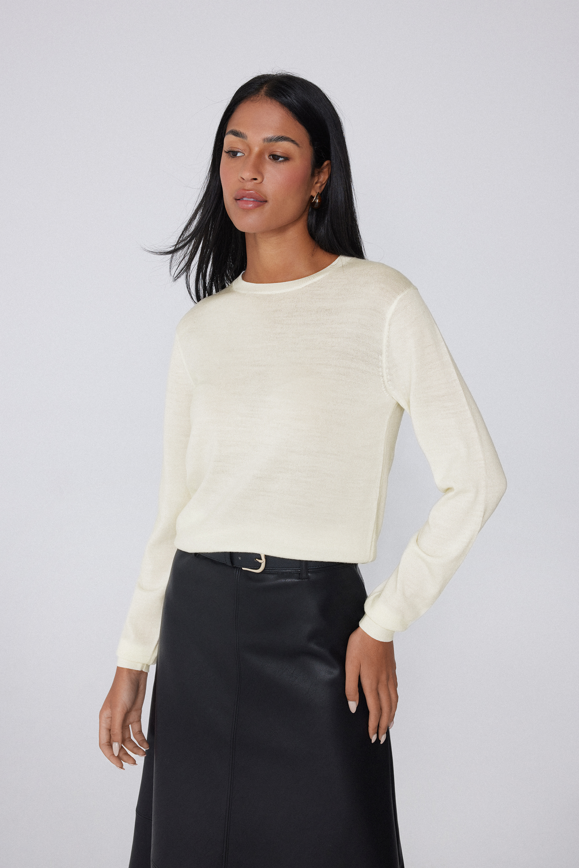 Hrub&yacute; Svetř&iacute;k s Kulat&yacute;m V&yacute;střihem ze 100% Vlny Merino