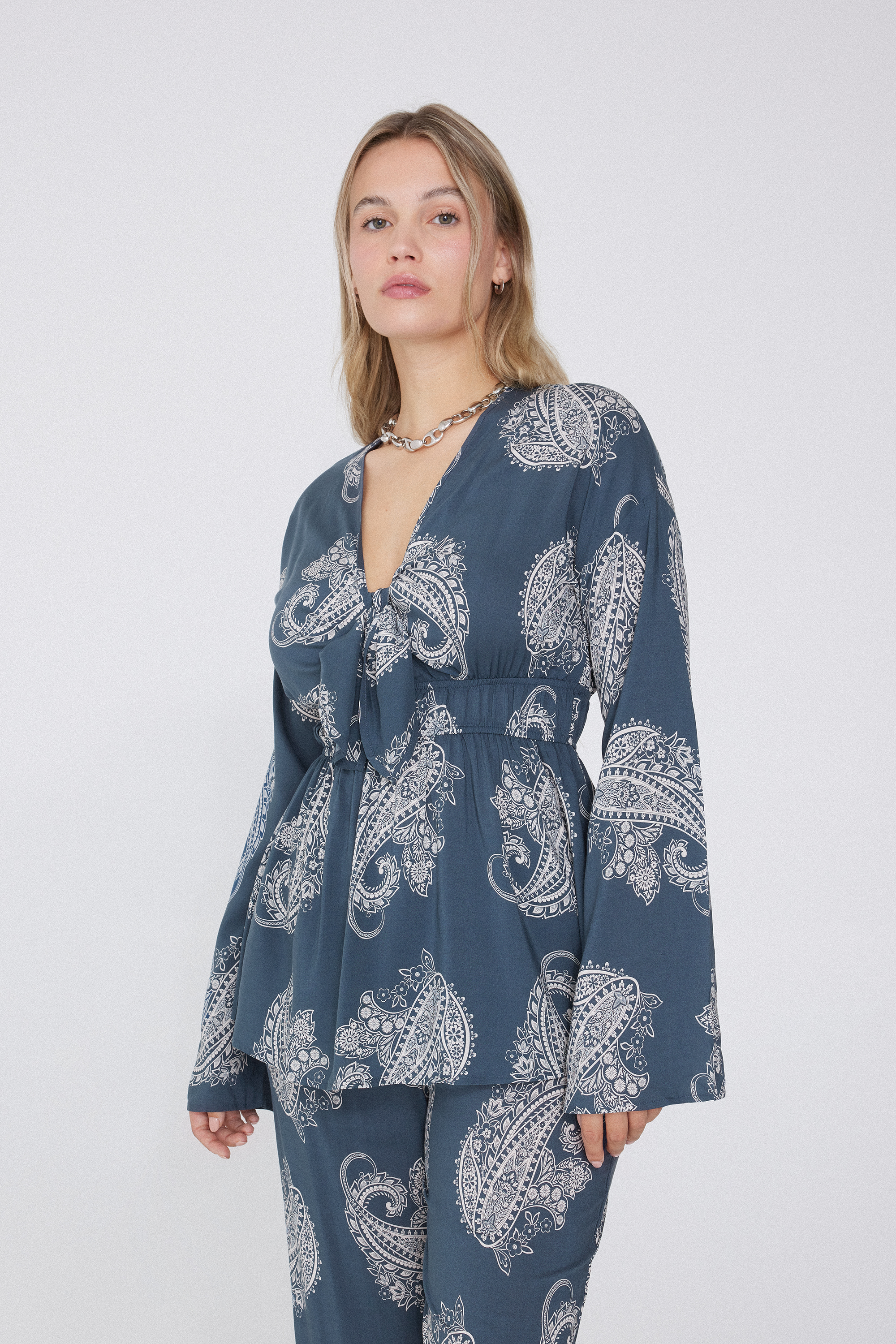 Long-Sleeved Oversized Viscose Top with Knot