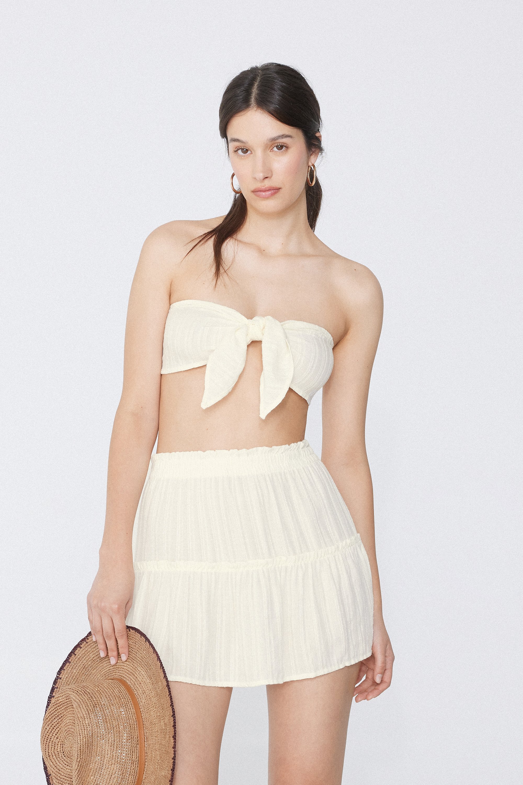Super-Cropped Top with 3D-Effect Canvas Knot