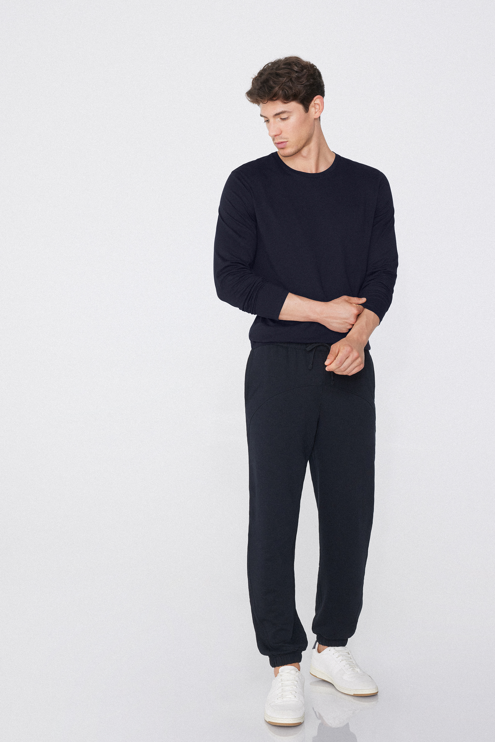 Bawełniana bluzka męska z długim rękawem i okrągłym dekoltem