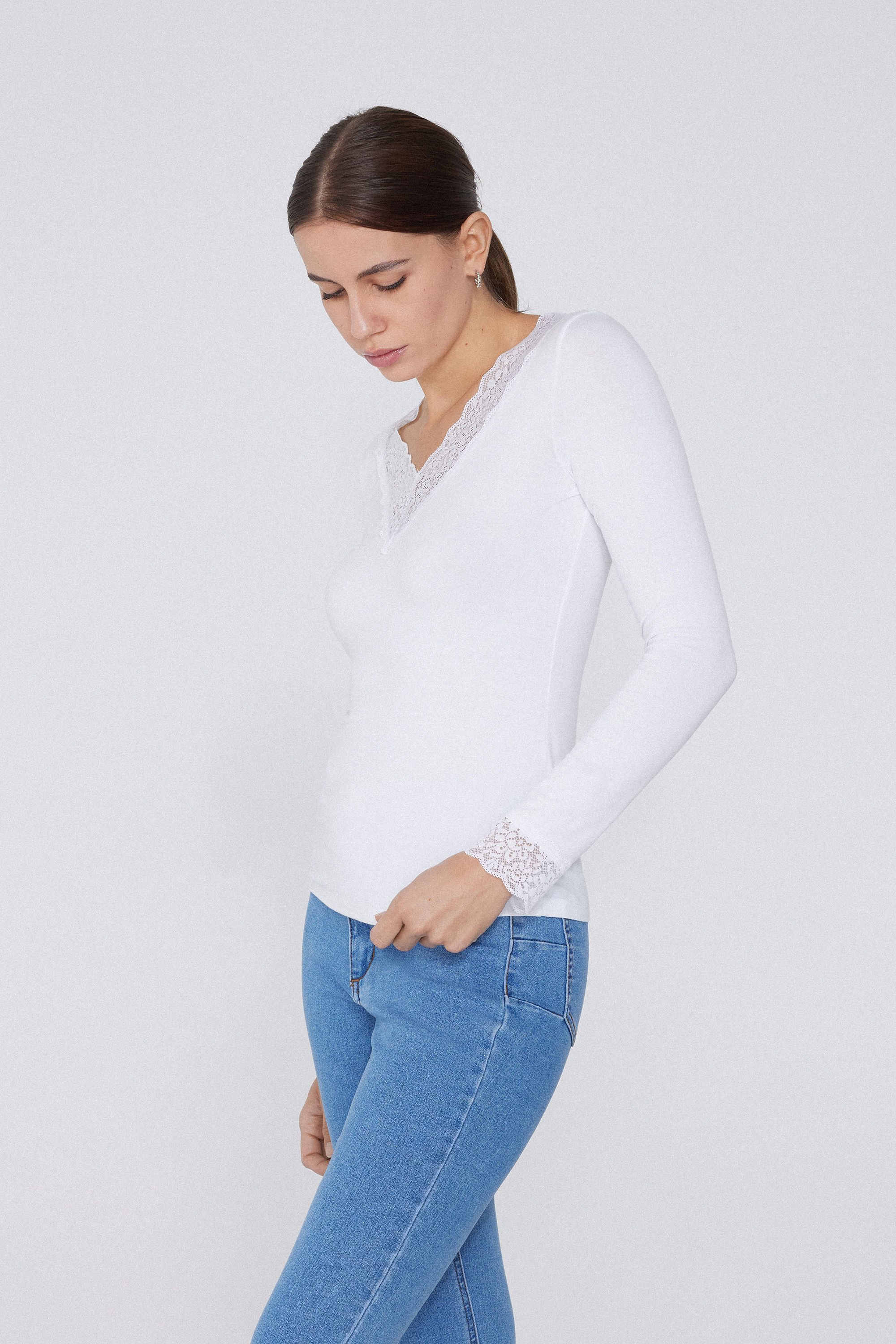 Топ із V-Подібним Вирізом і Довгими Рукавами з Віскози та Мережива