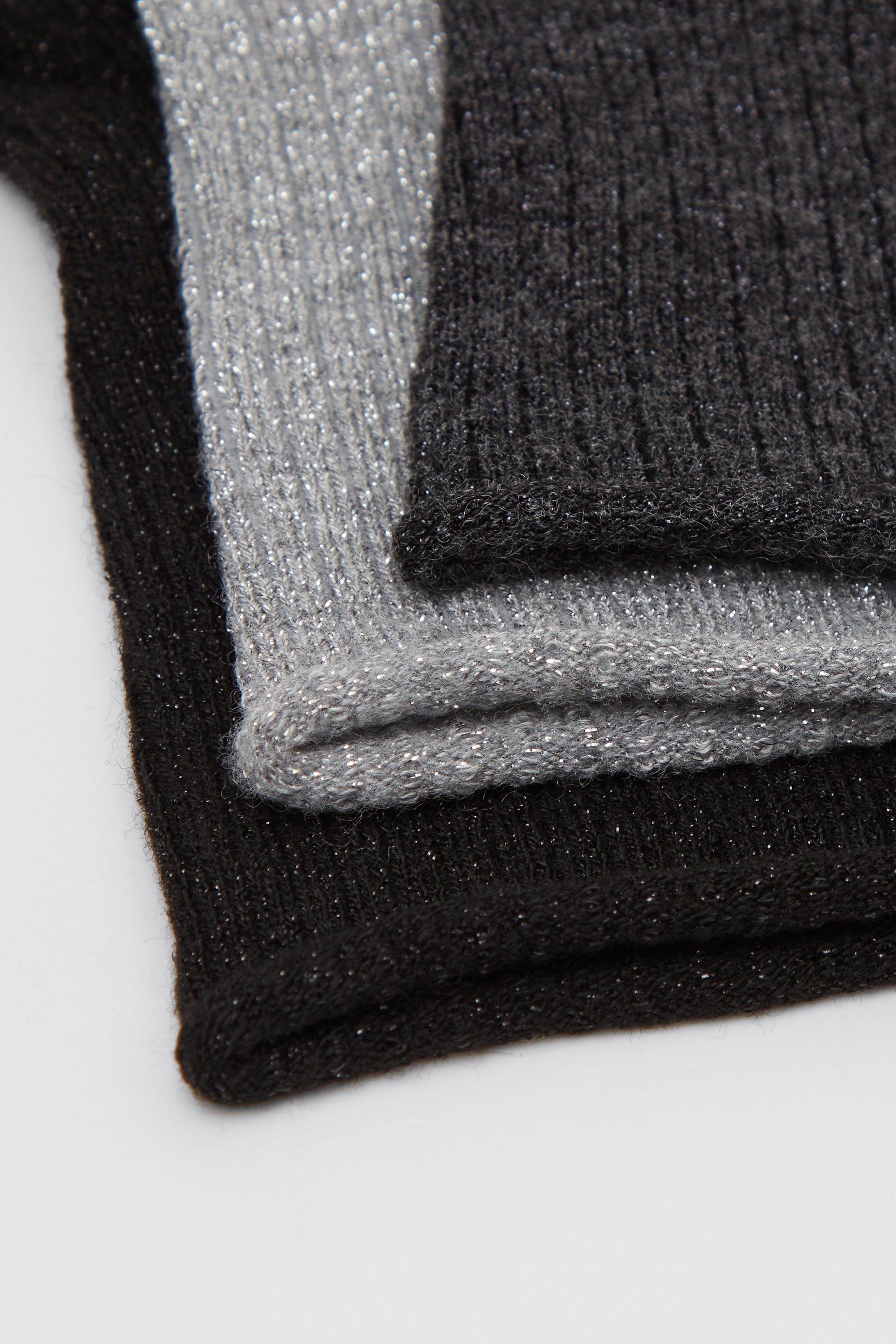 3 Pairs of Women&rsquo;s Cuffless Ribbed Crew Socks