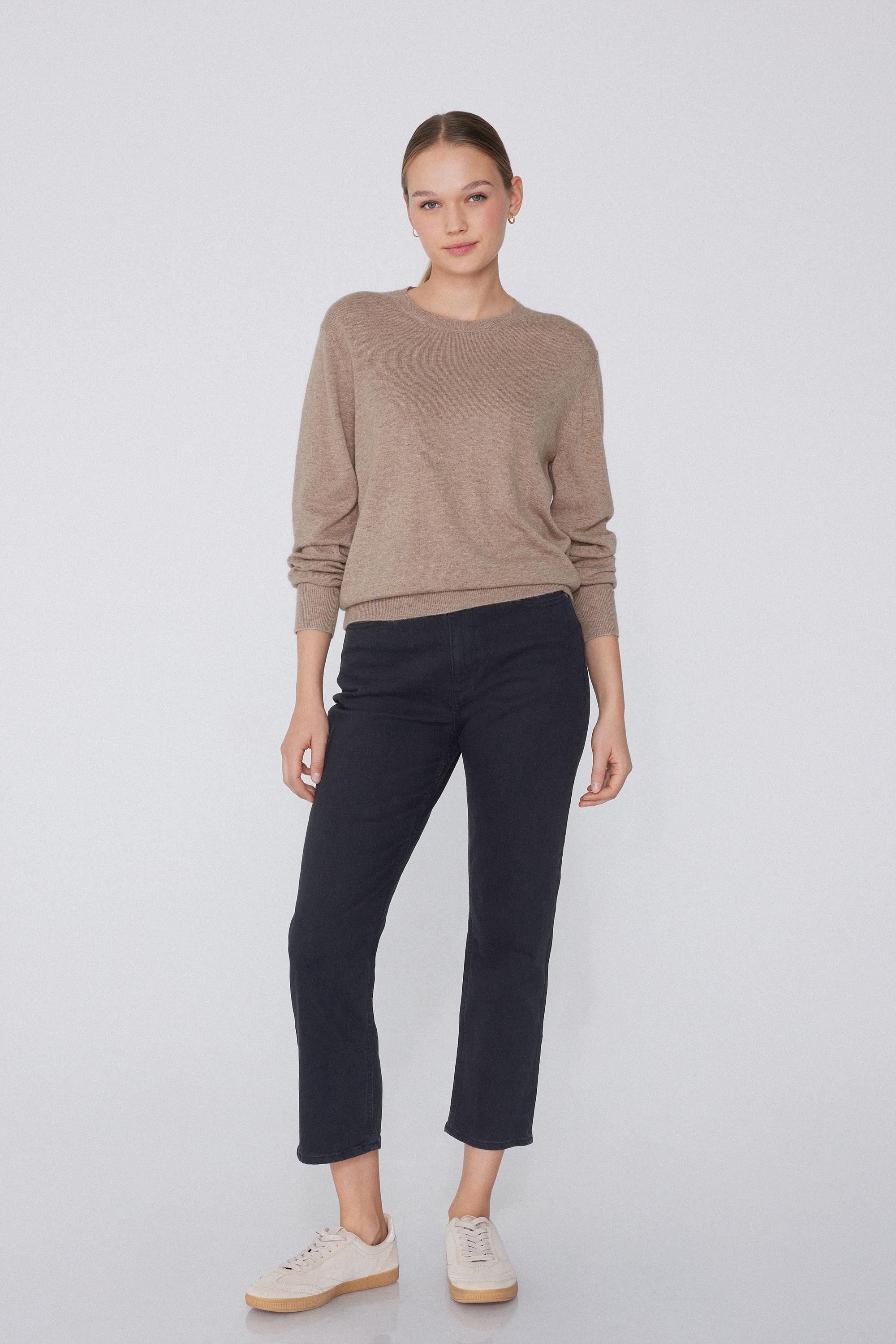 Long-Sleeved Heavy Crew-Neck Sweater with Wool