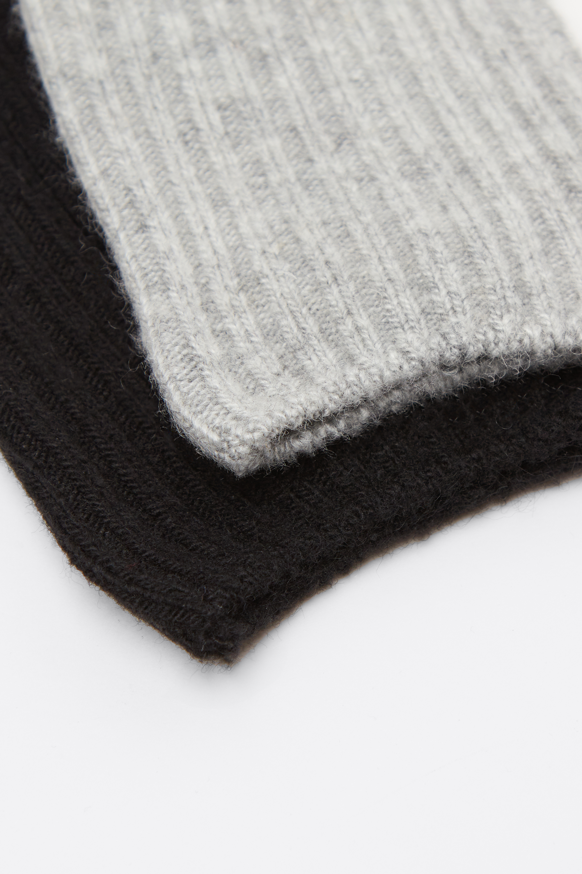 2 Pairs of Women&rsquo;s Ribbed Heavy Mid-Calf Socks