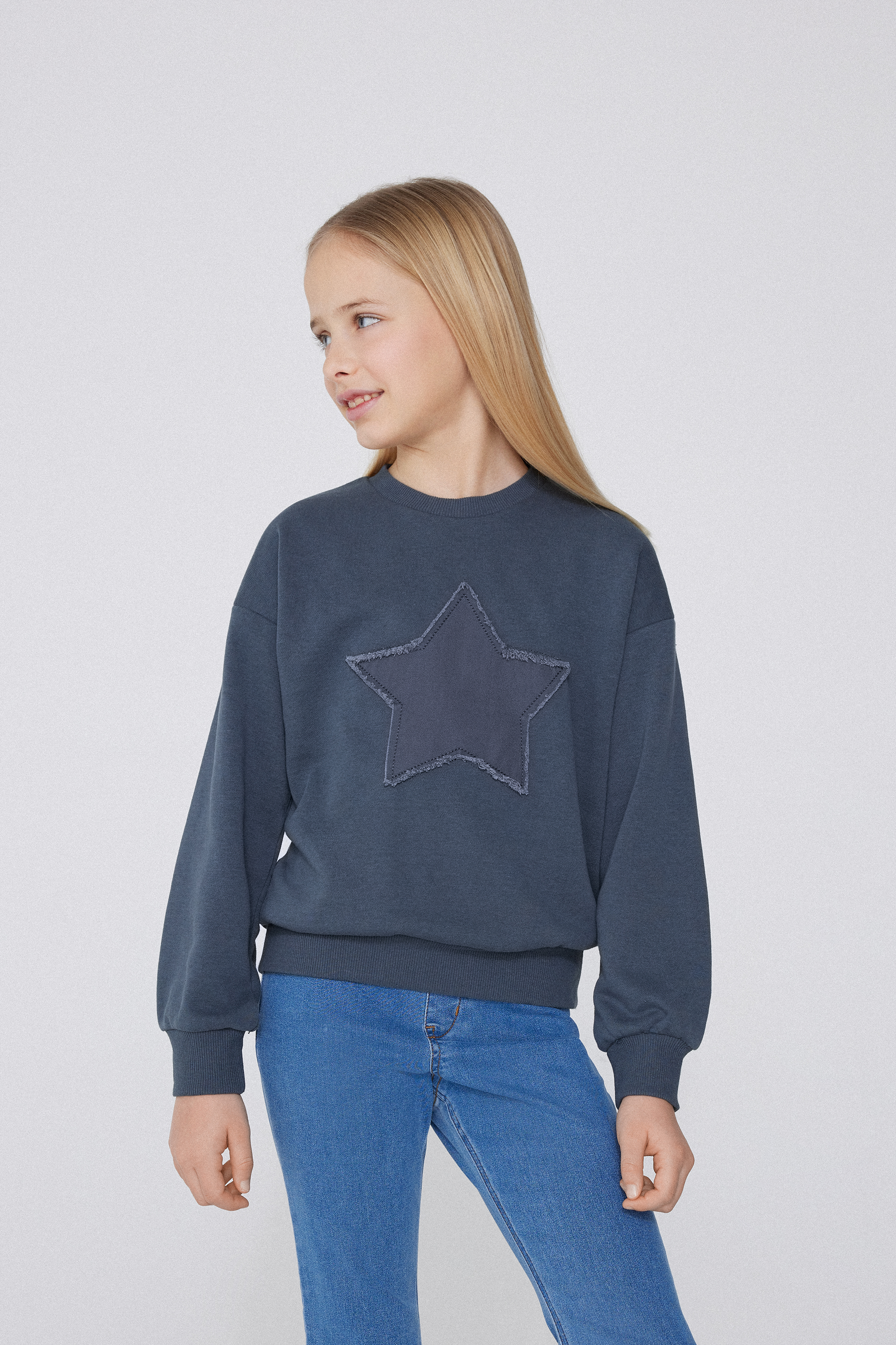 Girls&rsquo; Round Neck Sweatshirt with Patch