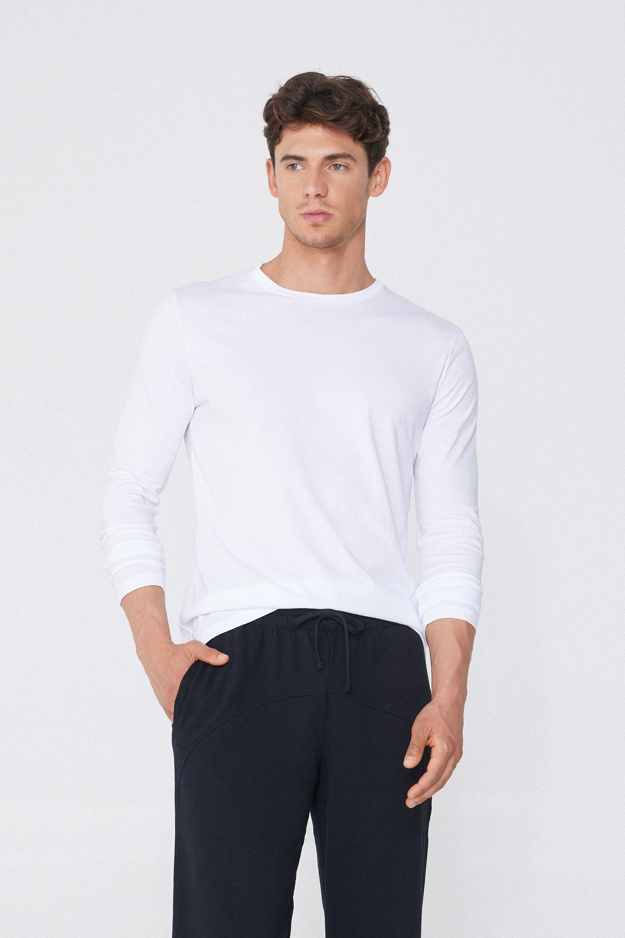 Bawełniana bluzka męska z długim rękawem i okrągłym dekoltem