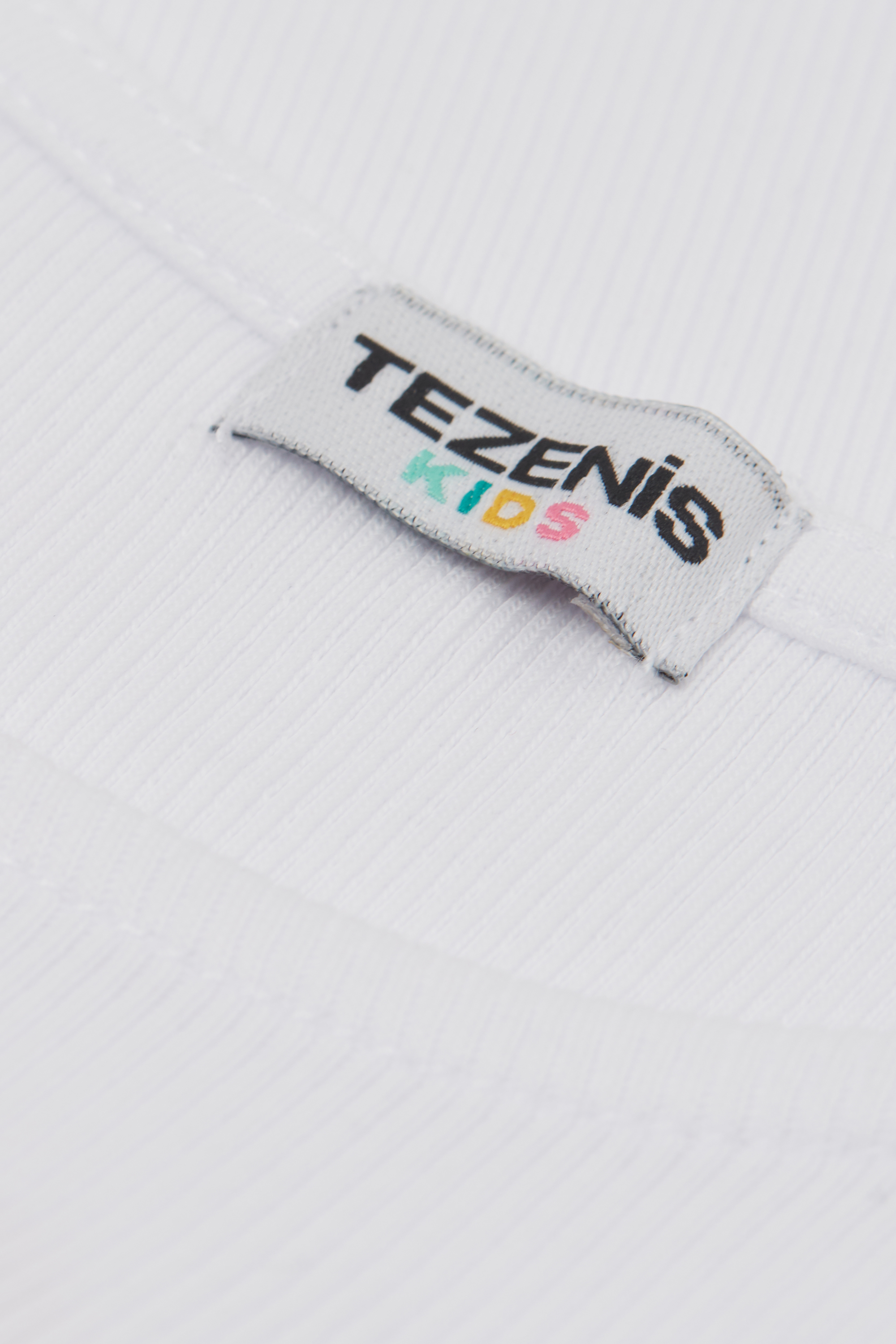 M&auml;dchen-Top mit breiten Tr&auml;gern aus gerippter Baumwolle mit Stickerei