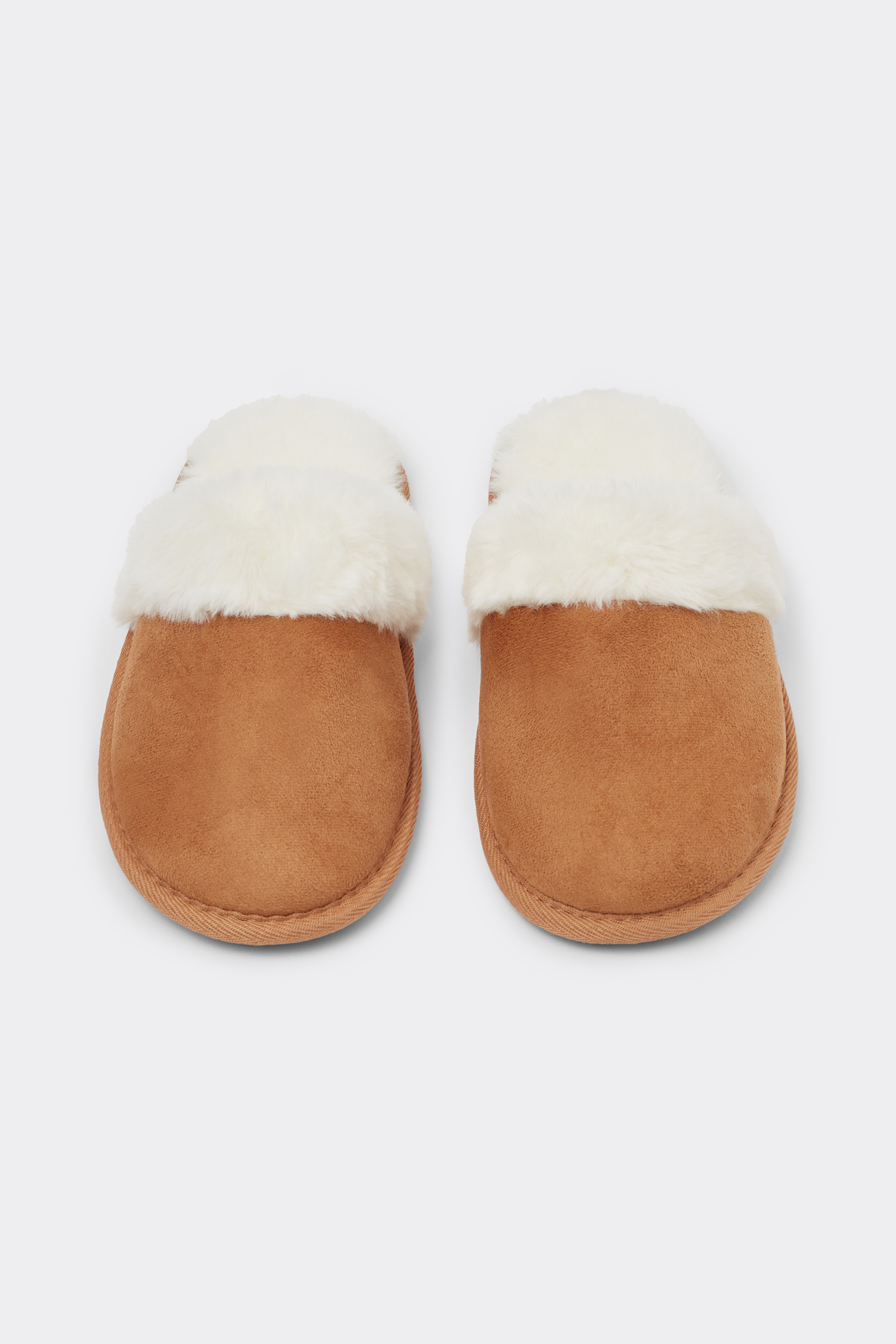 Women&rsquo;s Faux Shearling Slippers/Scuffs with Faux Fur Trim