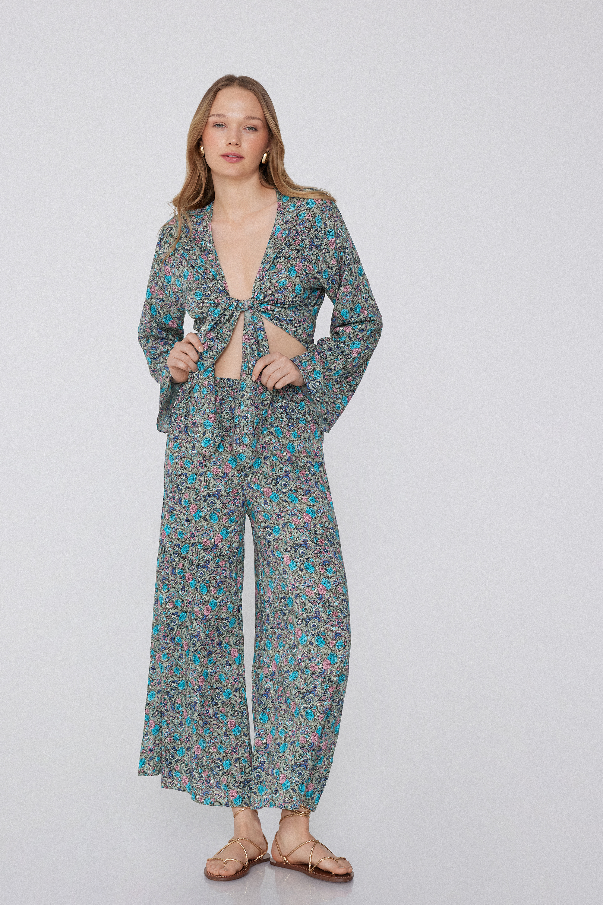 Long-Sleeved Knotted Viscose Cropped Shirt