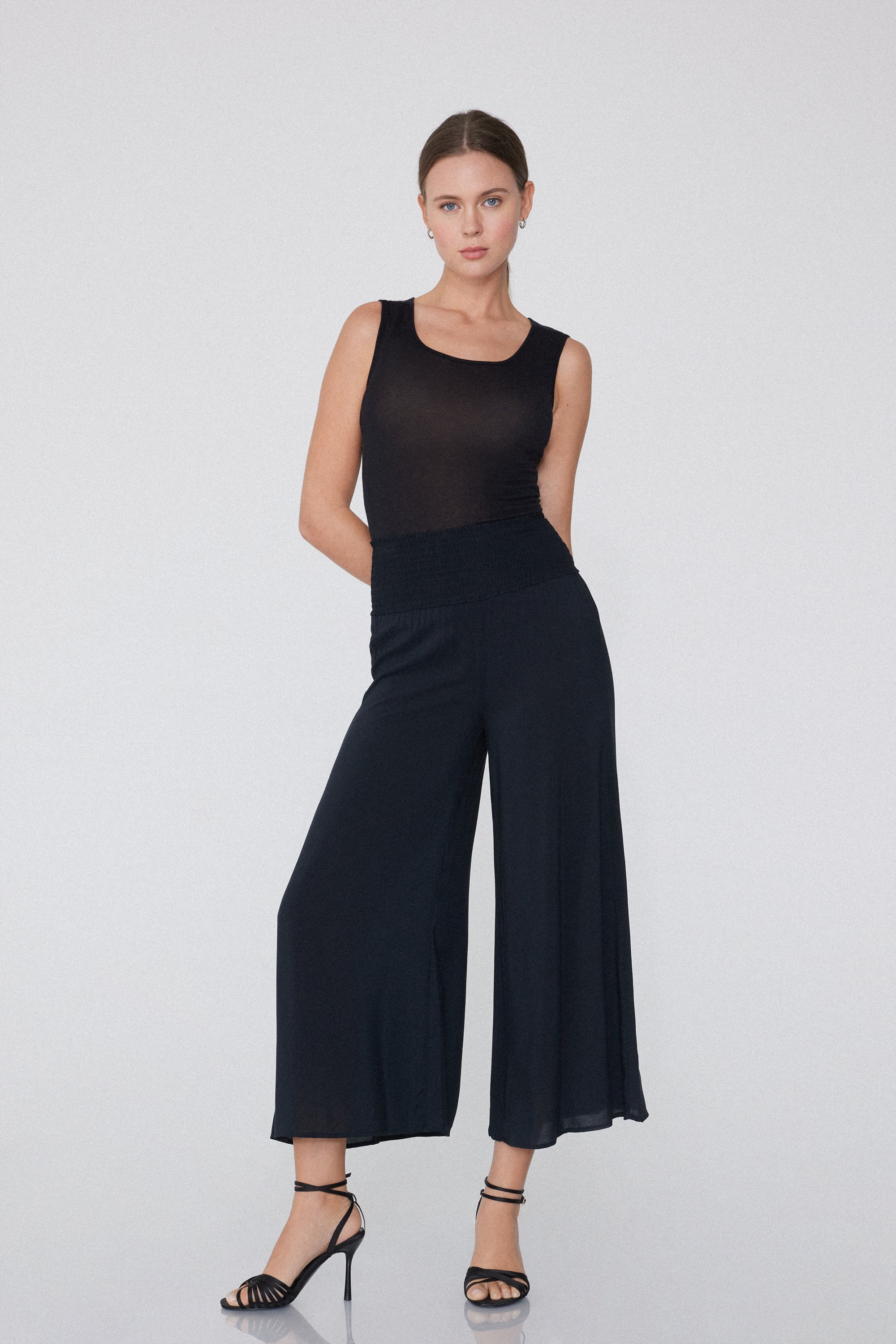 Gesmokte Cropped-Culotte aus Viskosegewebe