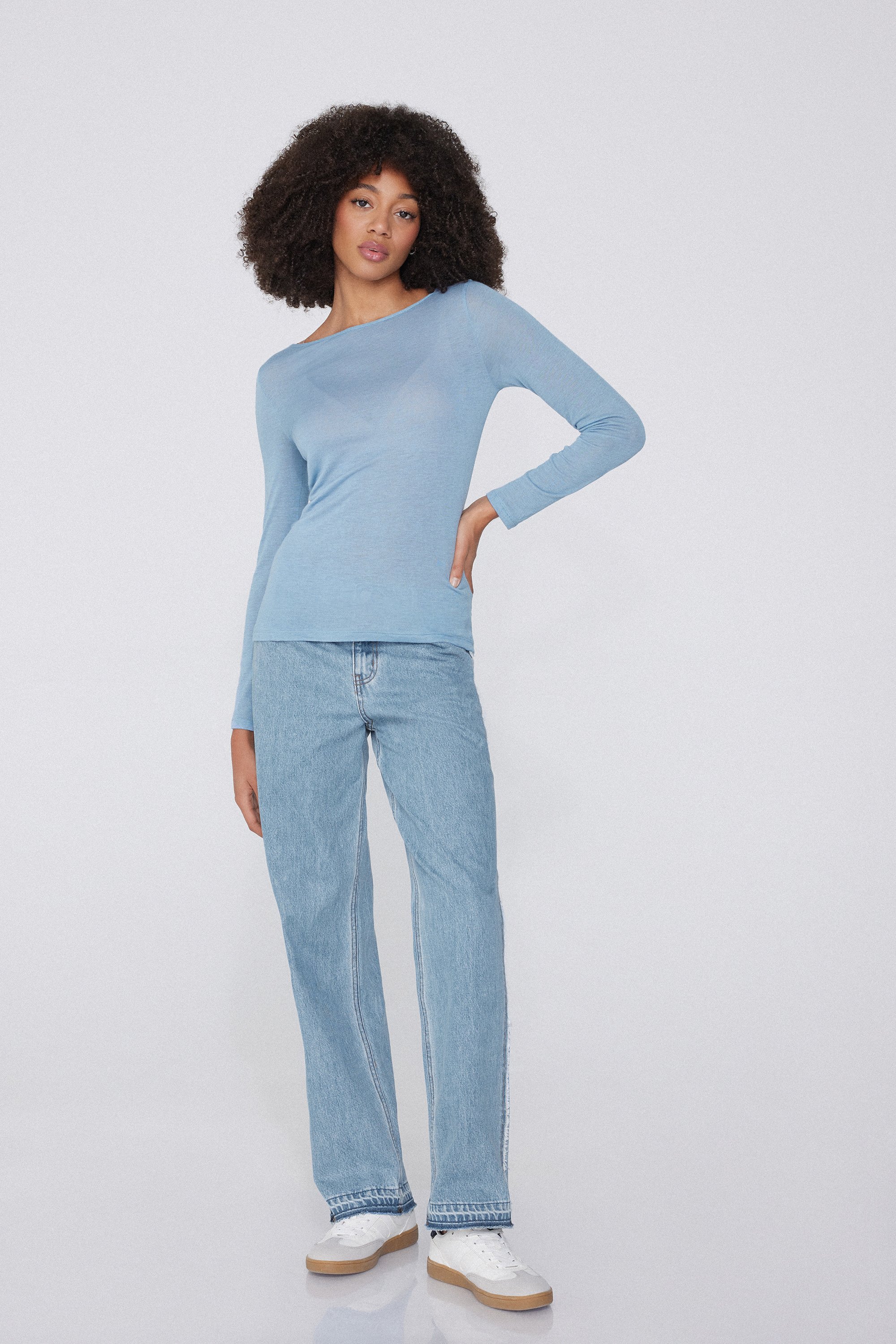 Lehoučk&eacute; Triko s Lodičkov&yacute;m V&yacute;střihem z Visk&oacute;zy a Merino Vlny