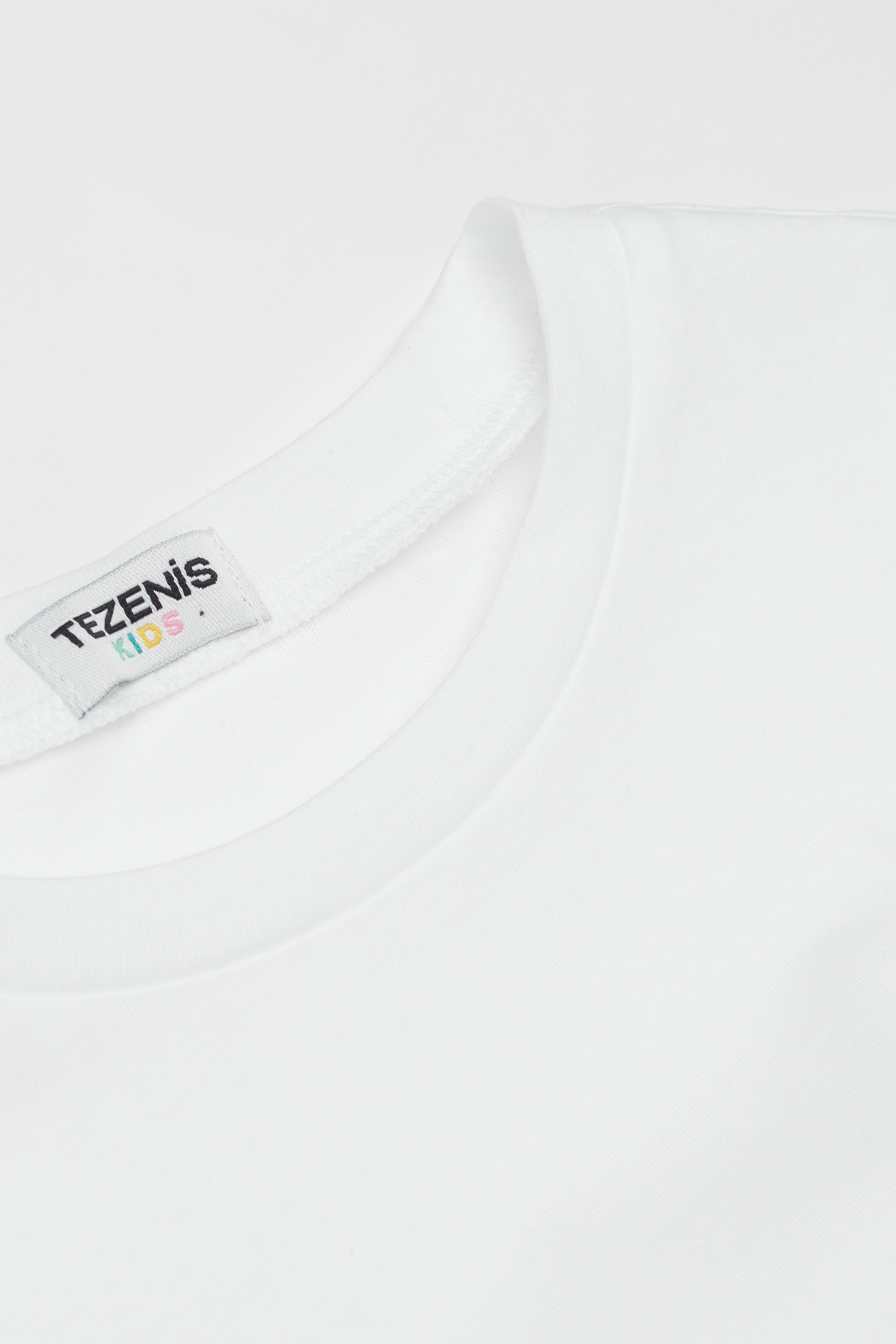 T-Shirt Algod&atilde;o Decote Redondo com Bordado Menina