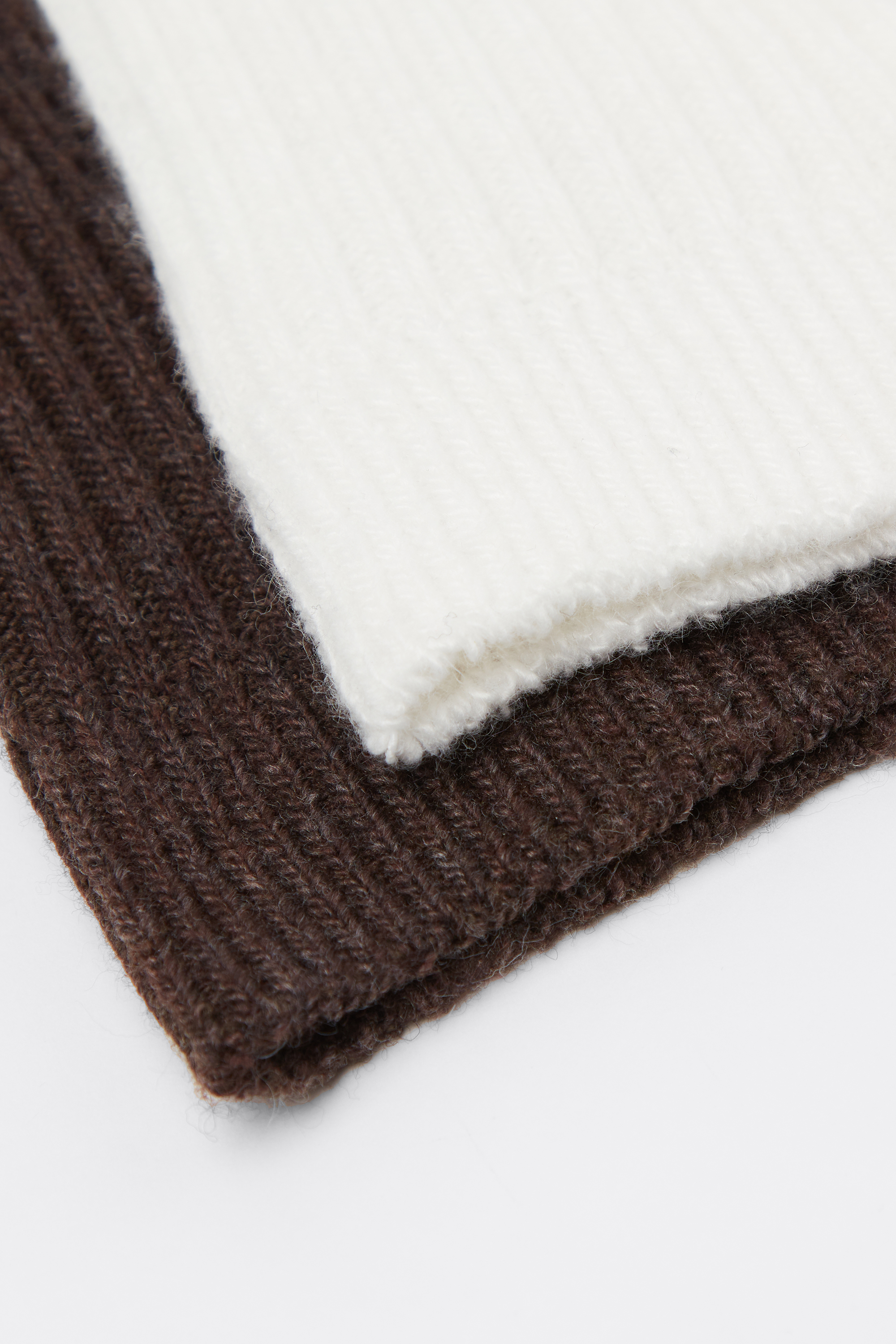 2 Pairs of Women&rsquo;s Ribbed Wool Blend Short Socks